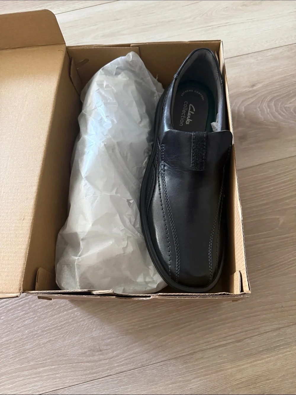 BRAND NEW-Clarks Black Leather Slip-On Loafers for Men